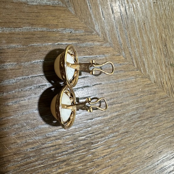 Elegant Gold and Pearl clip on Earrings 14K - Picture 3 of 4